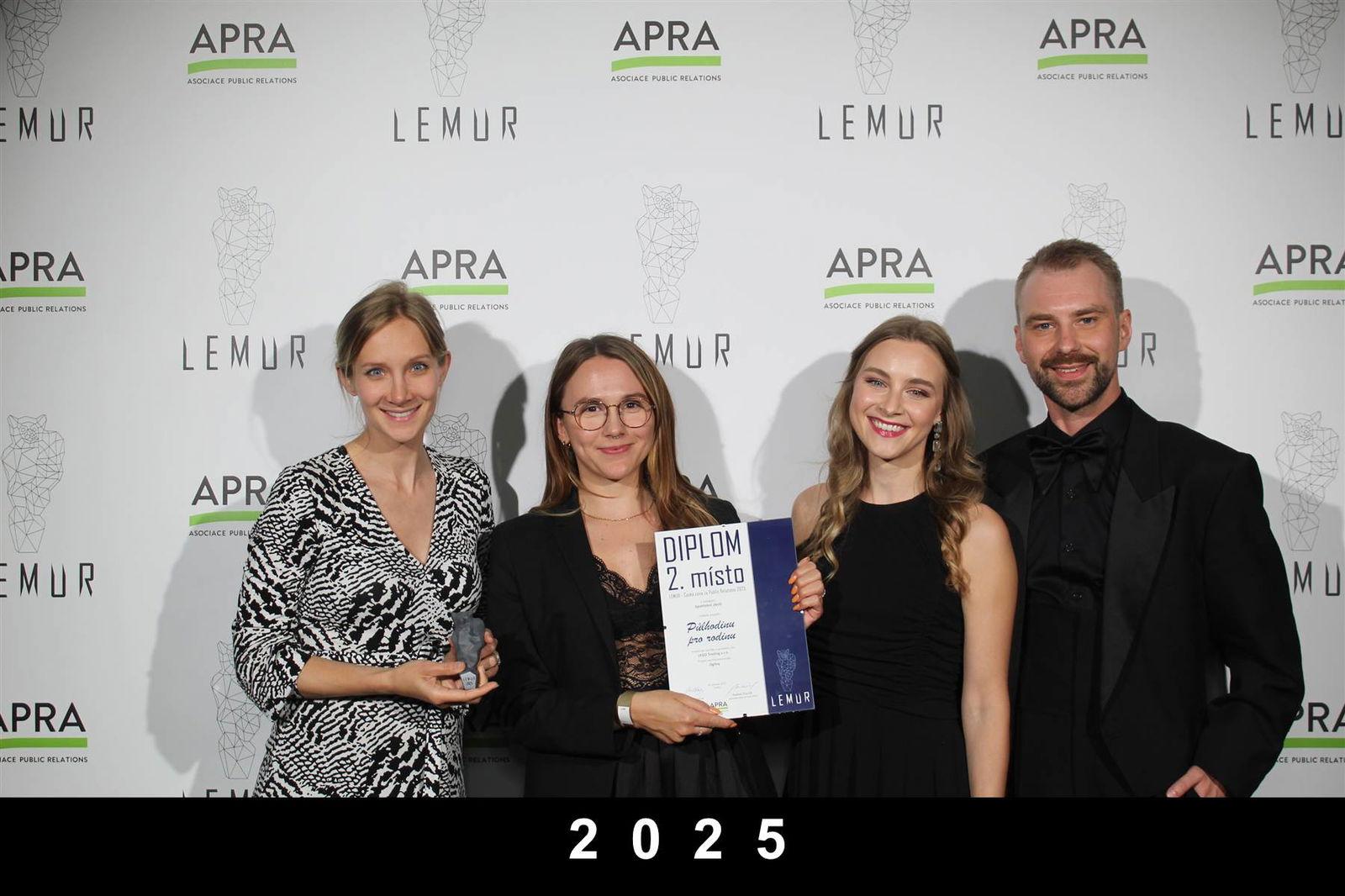 čtyři lidi z Ogilvy s diplomem Lemur za 2. místo
